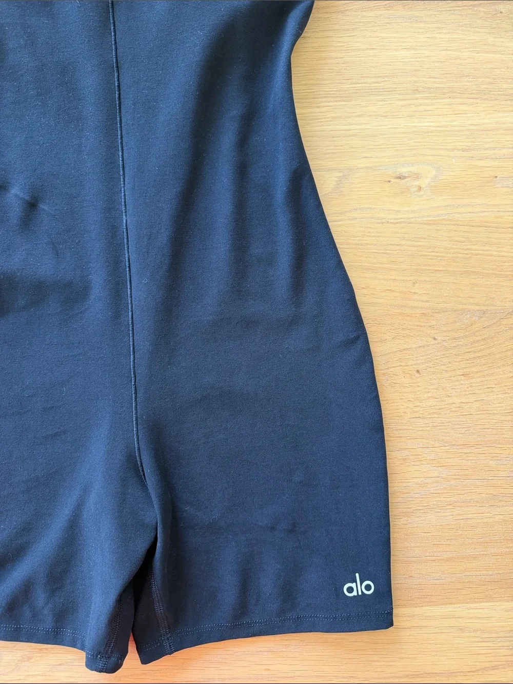 ALO Yoga streamlined black